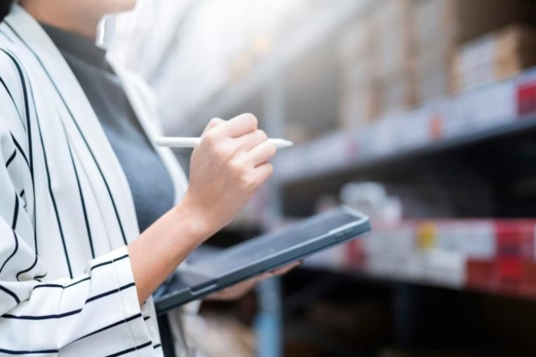 دورة المشتريات والمخازن والخدمات اللوجستية