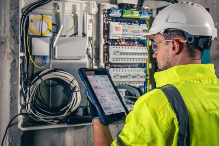 دورة فني أجهزة وتحكم