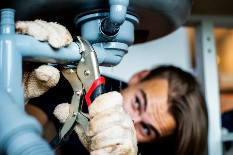 دورة أعمال التركيبات الصحية-السباكة