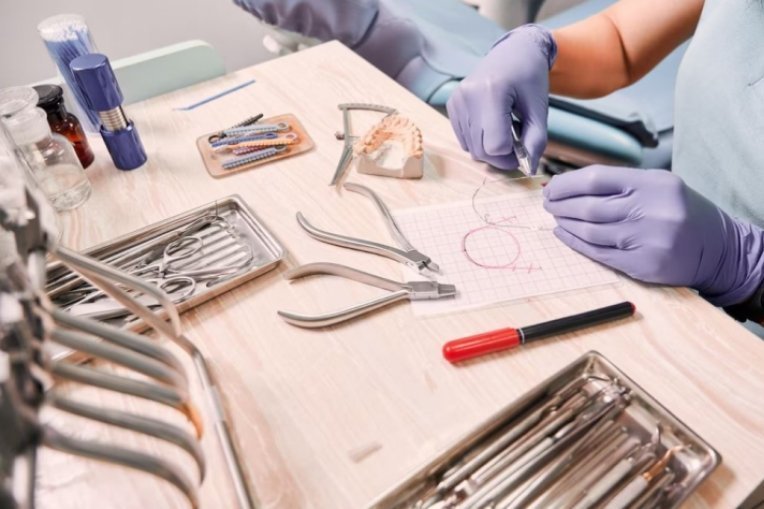 دورة فني أسنان