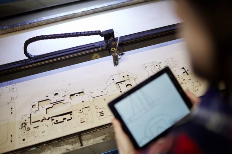 دورة توجيه وتشغيل CNC