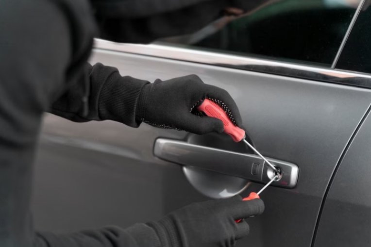 دورة فني أقفال السيارات