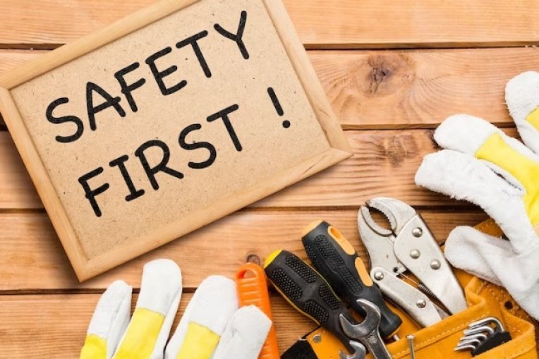 دراسات إعداد مهندس تطبيقي صناعي وإداري متخصص في السلامة والصحة المهنية