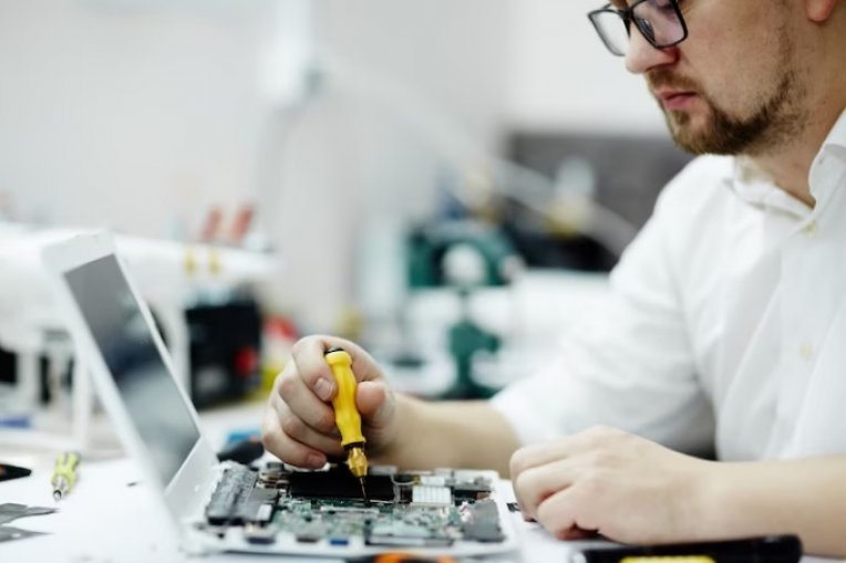 دراسات مهندس تطبيقي إلكترونيات متخصص في الحاسب الآلي